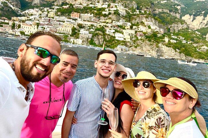 Passeio de barco ao pôr do sol com jantar incluído Uma noite de sonho