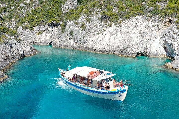 Zakynthos Shipwreck Beach Tour with Boat and Bus Transfer