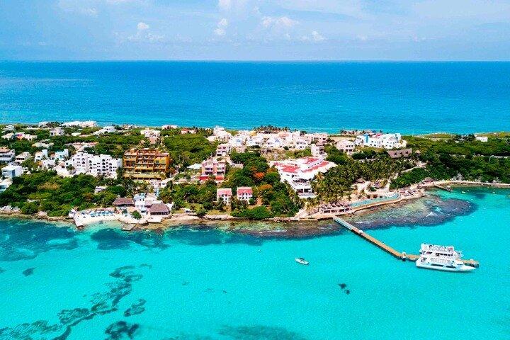 Isla Mujeres på lyxkatamaran med snorkel, öppen bar och lunch