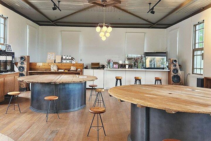 Tour por la cervecería de sake, cocina de sake y experiencia de maridaje