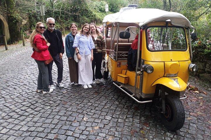 Private 2 Hours Tuktuk Tour to Sintra