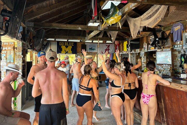 Fiesta en barco en Rose Island, escapada a la playa y bar flotante