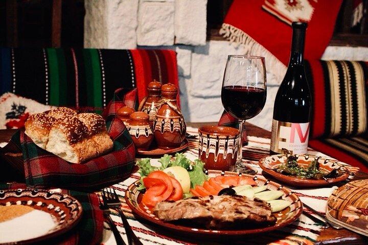 Tour serale di Sofia con programma folcloristico e cena tradizionale