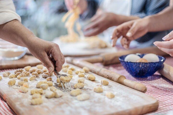 Napoli : Food Walk Tour e Pizza e Gnocchi Cooking Class
