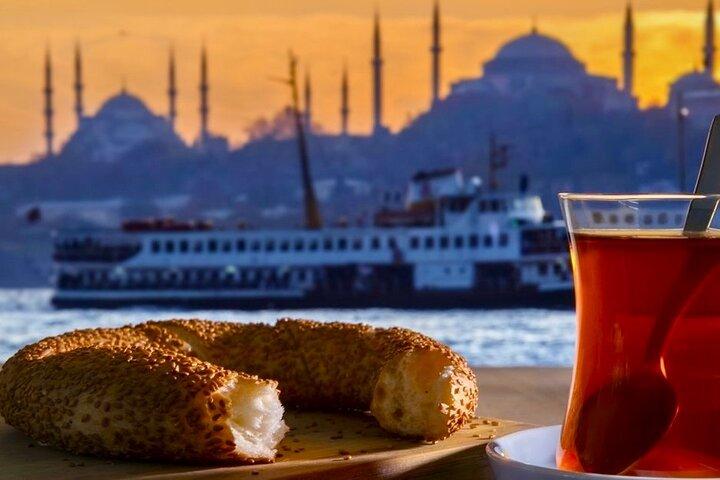 2 つの大陸のトルコの味: ヨーロッパのイスタンブールからアジアのカドゥキョイまで