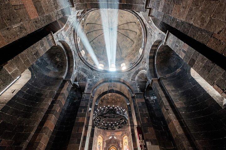 Privé tour: Garni Tempel, Geghard Klooster & Symfonie van Stenen