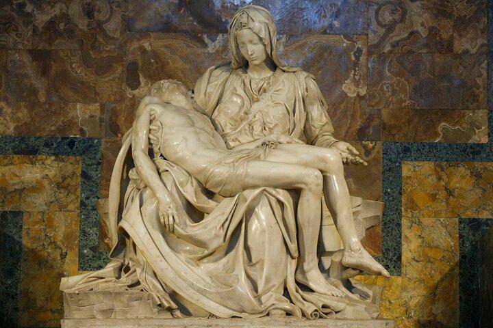 Saint Peter's Basilica and Papal Tombs tour with reserved access