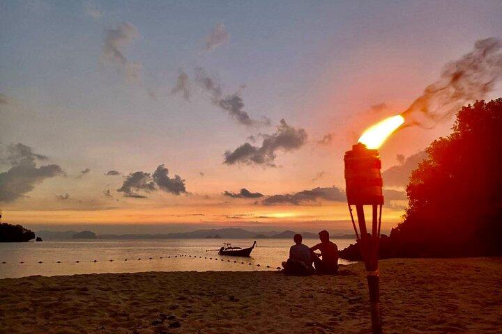 Hong Island Sunset Tour com jantar buffet e snorkel noturno