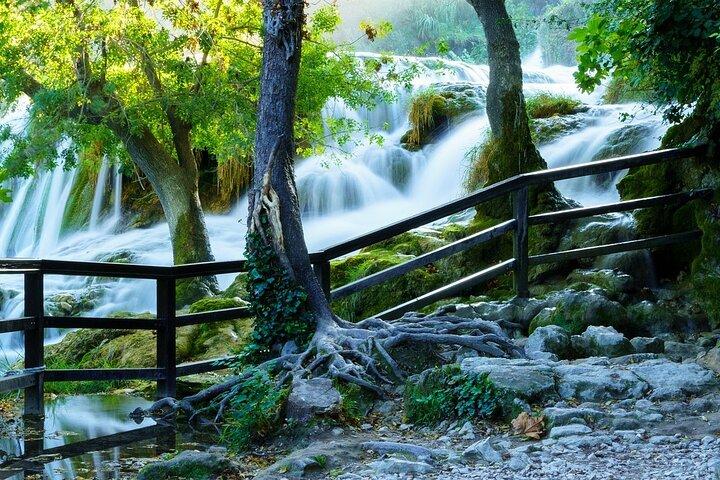 Visite privée des cascades de Krka avec dégustation de vin