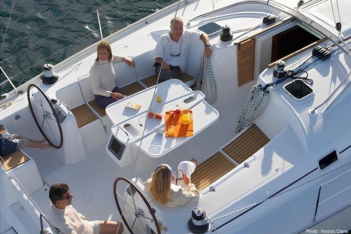 5 hour Cruises Blue Lagoon and Sea Caves daily at 0930