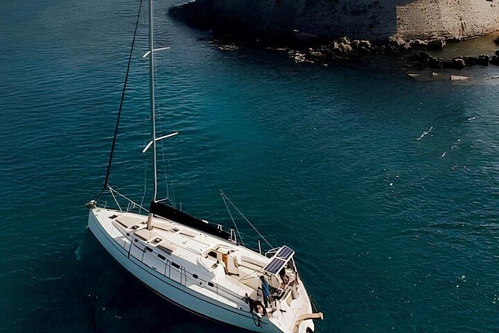 5 hour Cruises Blue Lagoon and Sea Caves daily at 0930