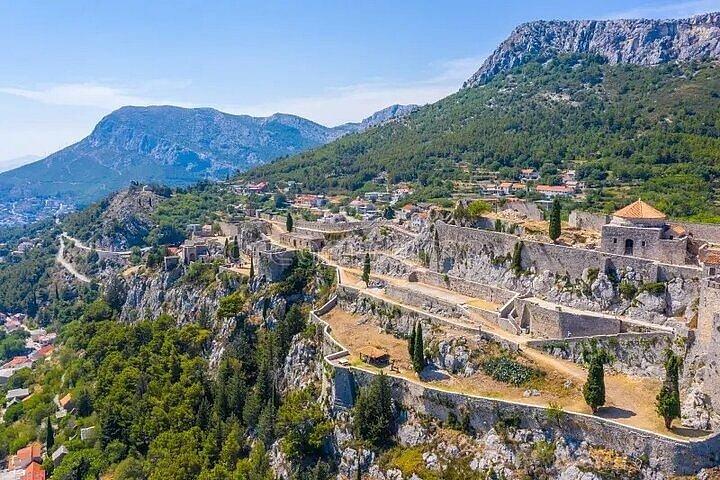 Três Paradas: Krka Waterfalls, Klis & Trogir — Privadamente.