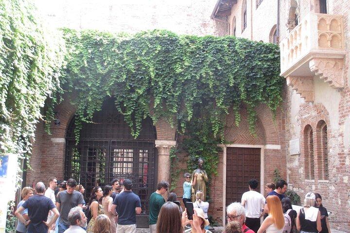 Tour a pie autoguiado por Verona y búsqueda del tesoro