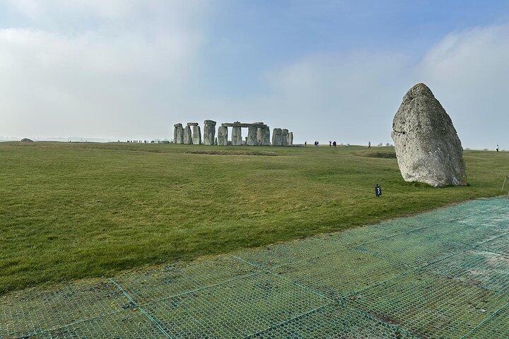 Stonehenge and Bath Private Black Cab Tour with Hotel Pick Up