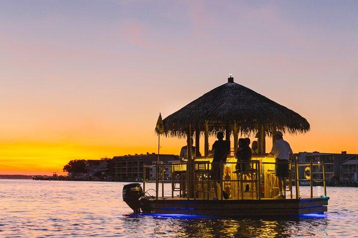 Amelia Island Schwimmende Tiki-Bootsfahrt mit BYOB Option