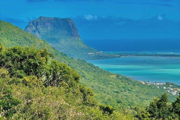 Esplora Mauritius South: Terra a 7 Colori, Angolo Curioso + Pranzo