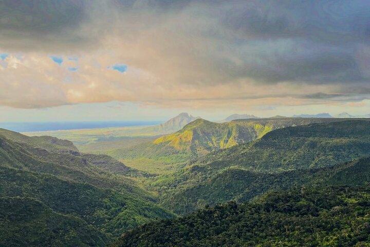 Esplora Mauritius South: Terra a 7 Colori, Angolo Curioso + Pranzo