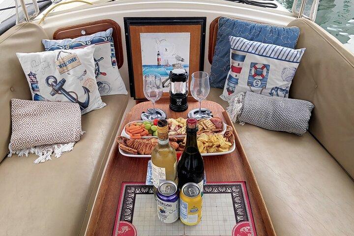 1.5hr Romántico-Sorpresa Cena-Vino y Queso o crucero en barco de sushi