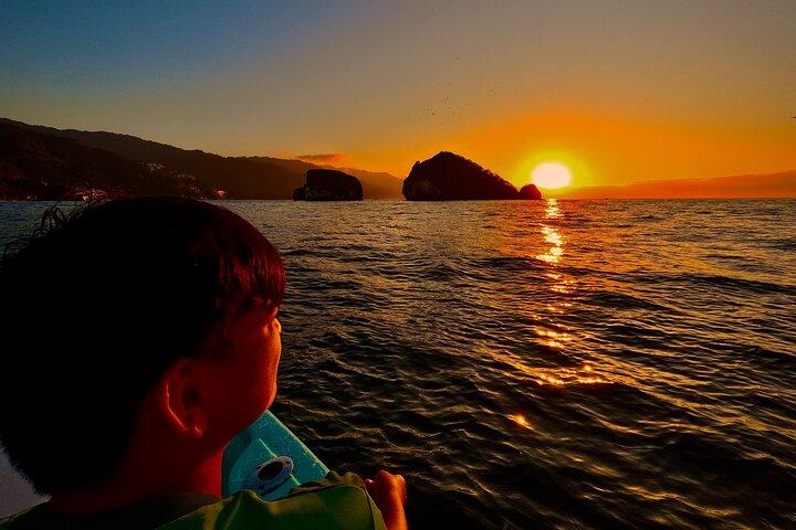 Bootstour bei Sonnenuntergang und Biolumineszenz auf den Los Arcos Inseln