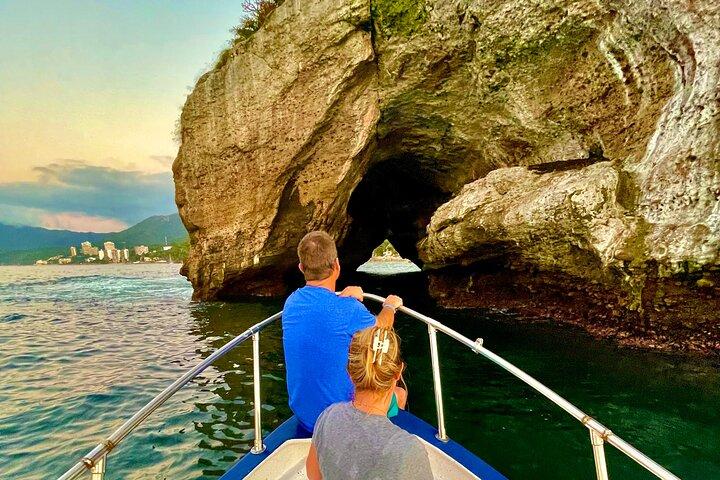 Bootstour bei Sonnenuntergang und Biolumineszenz auf den Los Arcos Inseln