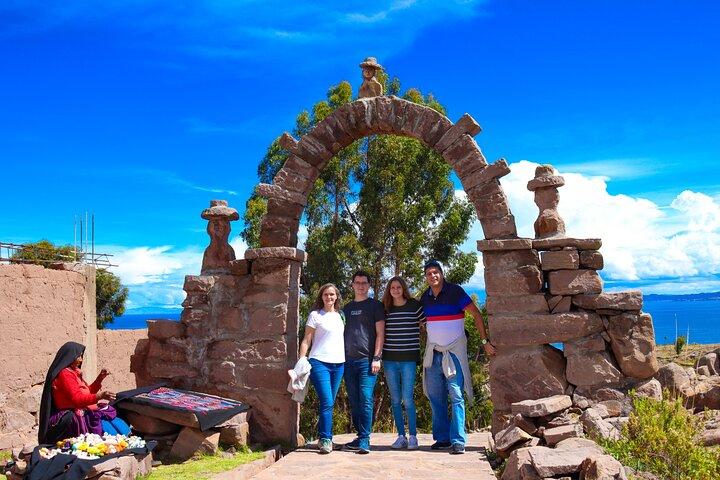 Passeio às Ilhas Uros e Taquile (dia inteiro) em lancha
