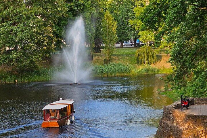 Riga Package: Canal Boat Tour & Old Town Walking Tour