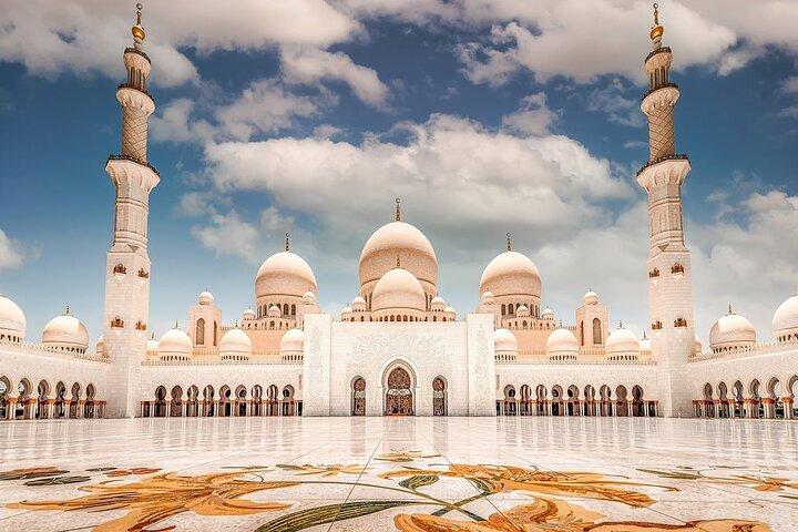 Tour privado por la ciudad de Abu Dabi con recogida desde Dubai