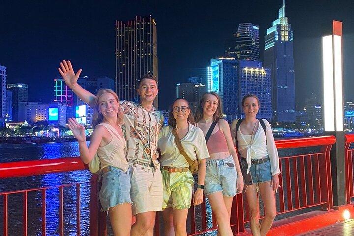 Descubra os pontos escondidos de Saigon na aventura da motocicleta noturna