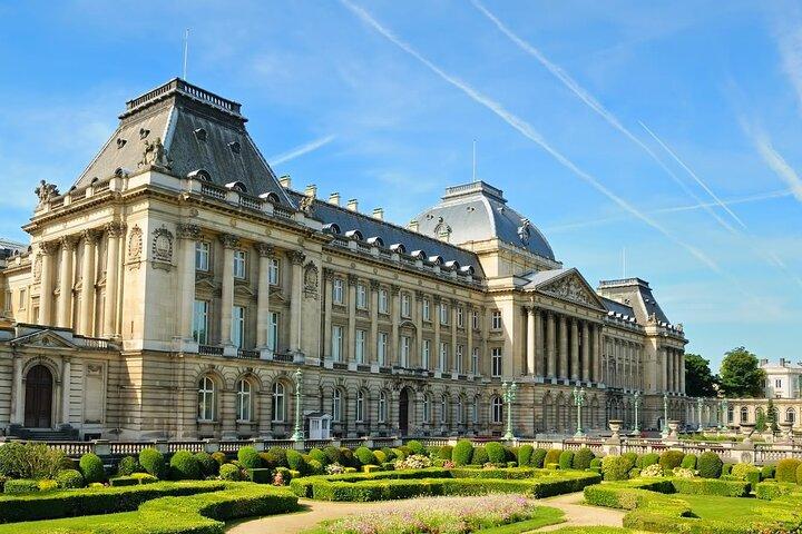 Brussels: Historical Walking Tour with Chocolate & Waffle Tasting