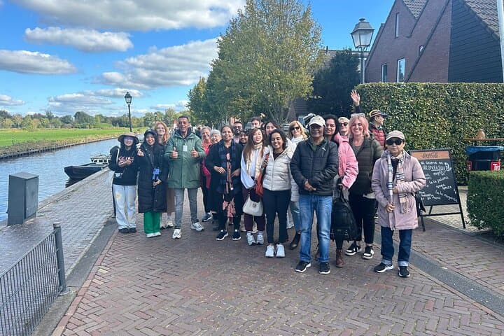 Daytrip Tour from Amsterdam to Giethoorn with boat tour included