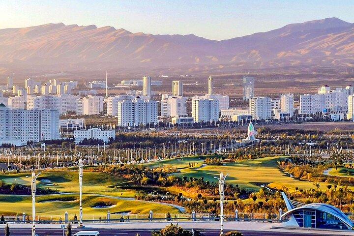 Tour familiar personalizado de 9 días por Turkmenistán con coche privado