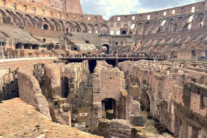 Rome: Guided Tour of Colosseum Arena with Roman Forum Entrance