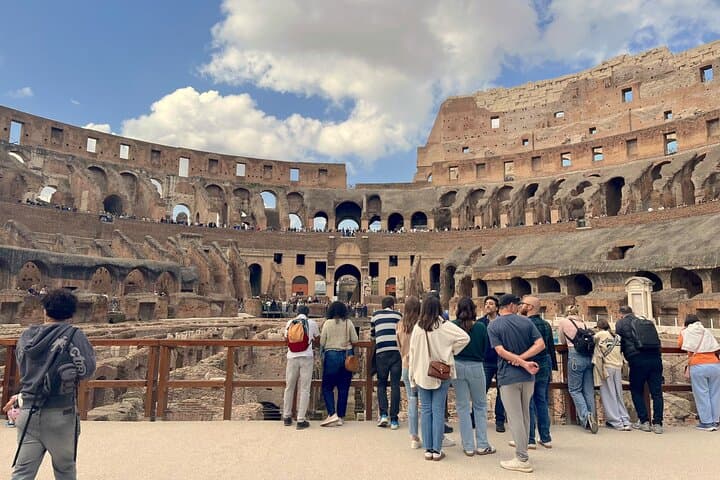 Rome: Guided Tour of Colosseum Arena with Roman Forum Entrance