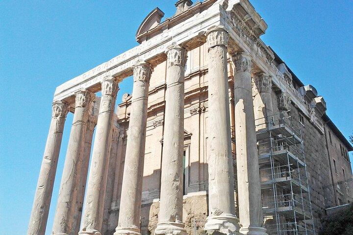 VIP Colosseum Tour with Ancient Rome Forums and Emperors' Palace
