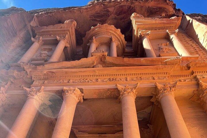 Experimente los mejores destinos de Jordania con conductor privado