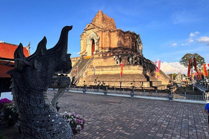 Chiangmai Temple and City Walking Tour com ex-monje Parte 1