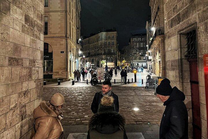 Fantômes énigmatiques, Crimes, & Contes obsédants de Bordeaux sombre