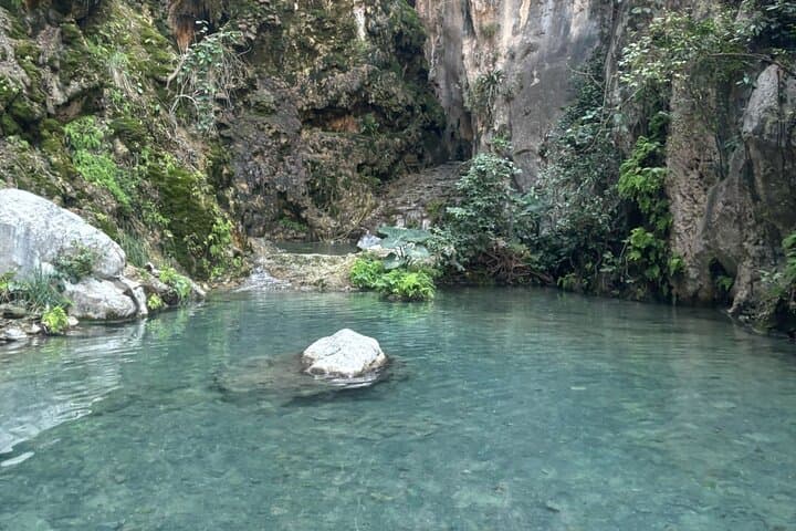 Exclusive Full-Day Tolantongo & La Gloria Hot Springs Adventure