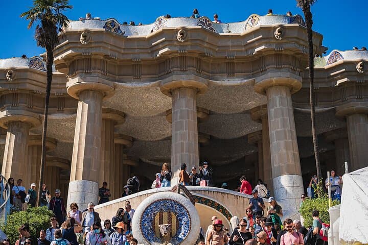 Barcelona: Park Güell Guided Tour & Tickets with Fast-Track Entry