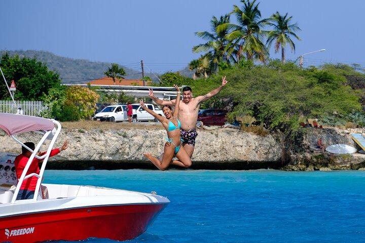 Passeio de barco turístico privado em Aruba com mergulho com snorkel e natação