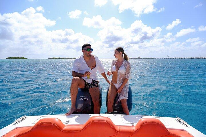 Passeio de barco turístico privado em Aruba com mergulho com snorkel e natação