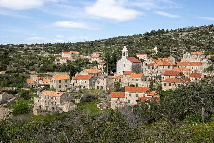 Heldagstur till Hvar – vin, lavendel, lunch och gömda byar