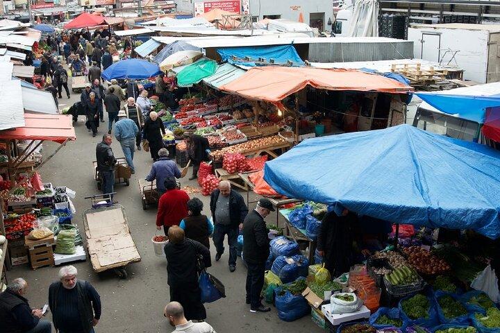 Kulinarisk eventyr gennem Tbilisis Deserters Bazaar