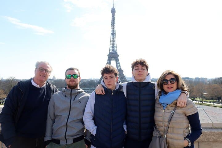 Full Day Private Tour of Paris in a Van with photoshoot included