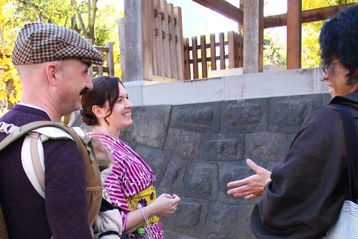 Tokyo: Asakusa Walking Tour with Japanese Comedian