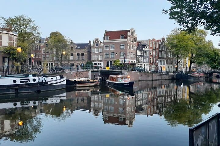 Morning Canal Cruise Amsterdam in Small-Group