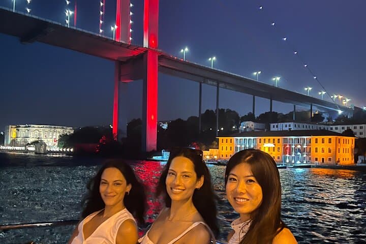 Luxury Istanbul Bosphorus Sunset Yacht Tour With Drinks & Snacks