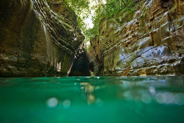Billetter til Damjagua Waterfalls