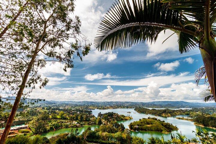 Guatapé-Tour: Piedra del Peñol mit Bootstour, Frühstück, Mittagessen