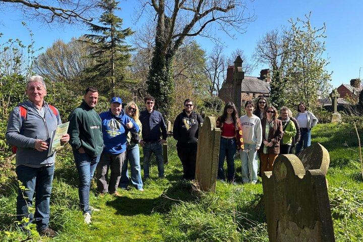Belfast-Queens Uni & Botanic Gdns. Fraters Bush Graveyard Tour.